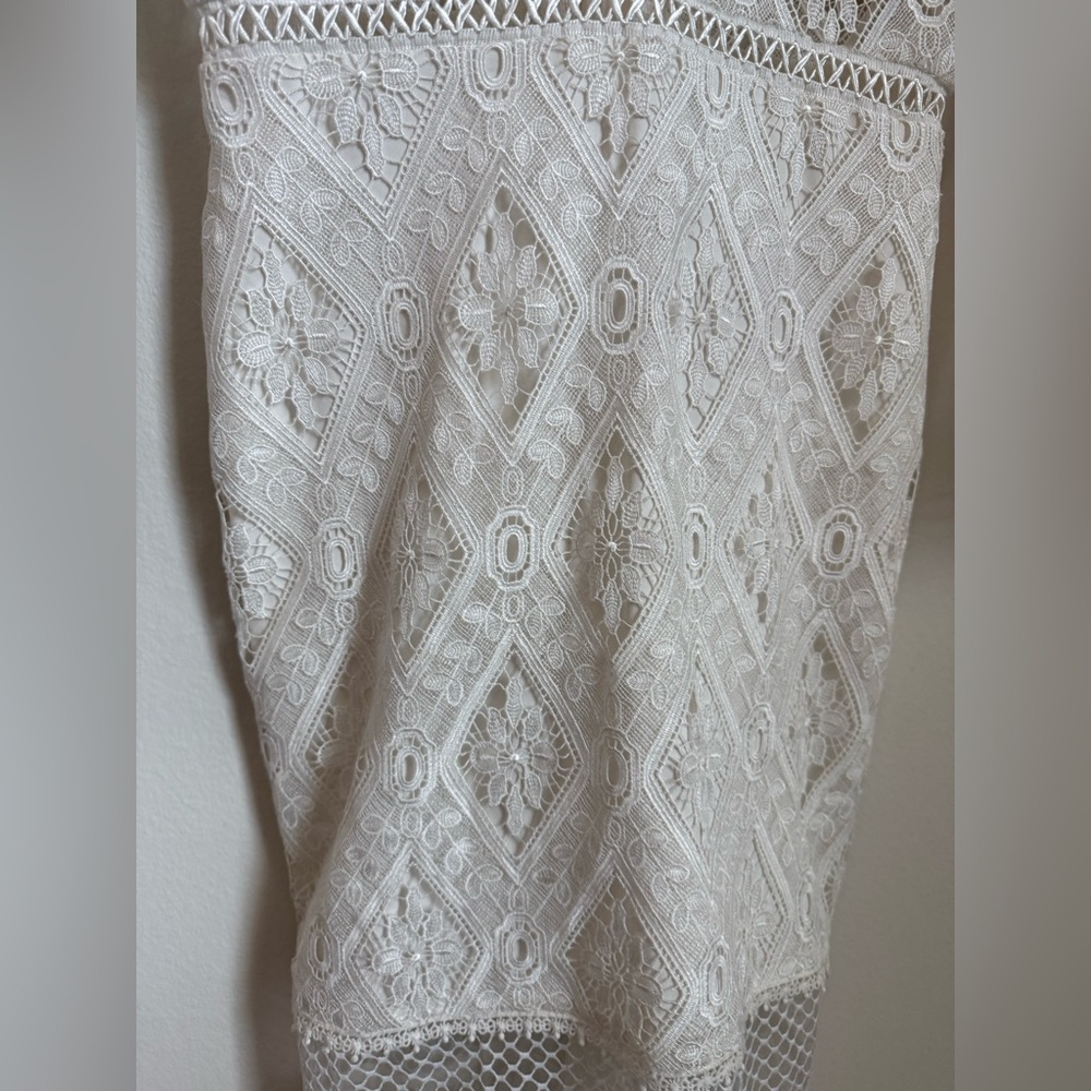 NWT Alexis Maud White Lace Midi
Dress Size Medium - Picture 8 of 14